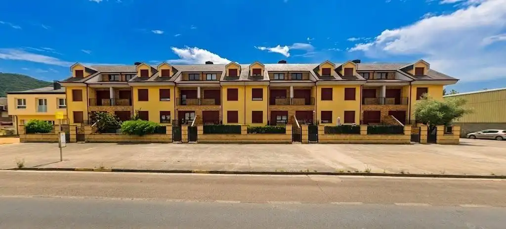 Casa adosada en venda a Flores de Sil - La Placa