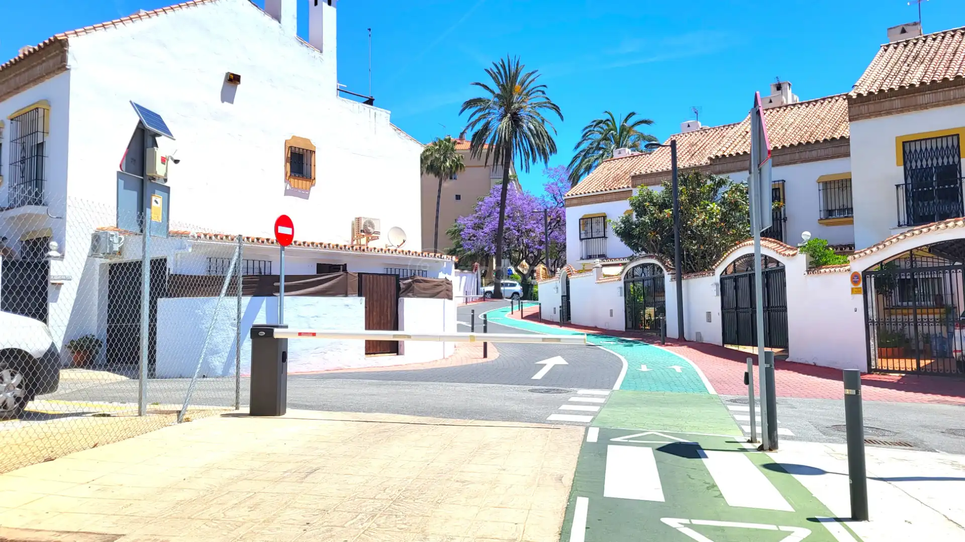 Vista exterior de Casa adosada en venda en Benalmádena amb Aire condicionat, Calefacció i Terrassa