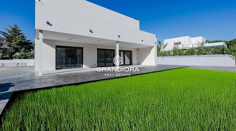 Moderna casa de nueva construcción con 319 m2 y jardín plano en Vallromanes., imatge 3