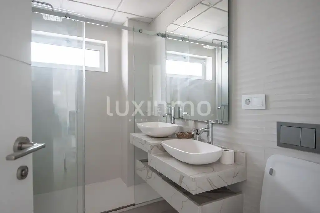 Badezimmer von Wohnung zum Verkauf in Finestrat mit Klimaanlage, Privatgarten und Terrasse