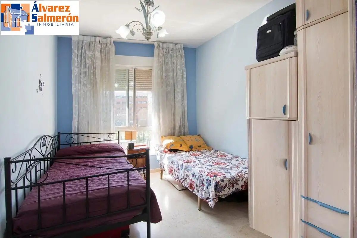Bedroom of Flat for sale in Zaidín