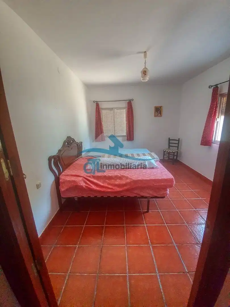 Dormitori de Casa o xalet en venda en Linares amb Jardí privat i Piscina