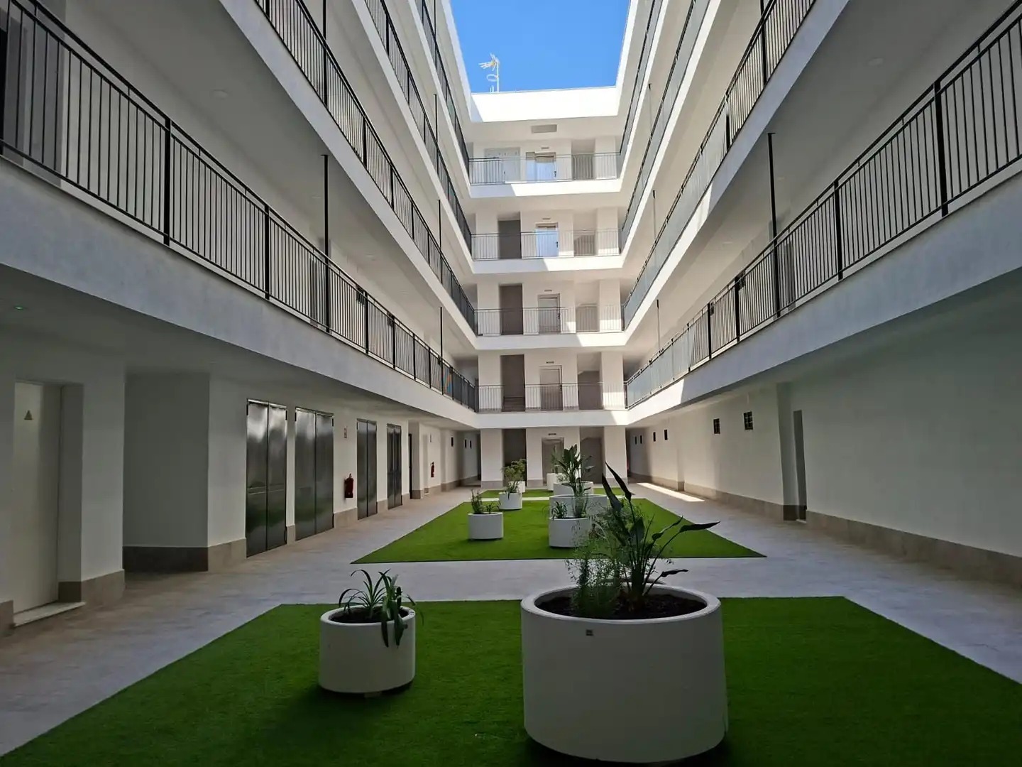 Außenansicht von Wohnung zur Miete in La Rinconada mit Klimaanlage, Heizung und Terrasse