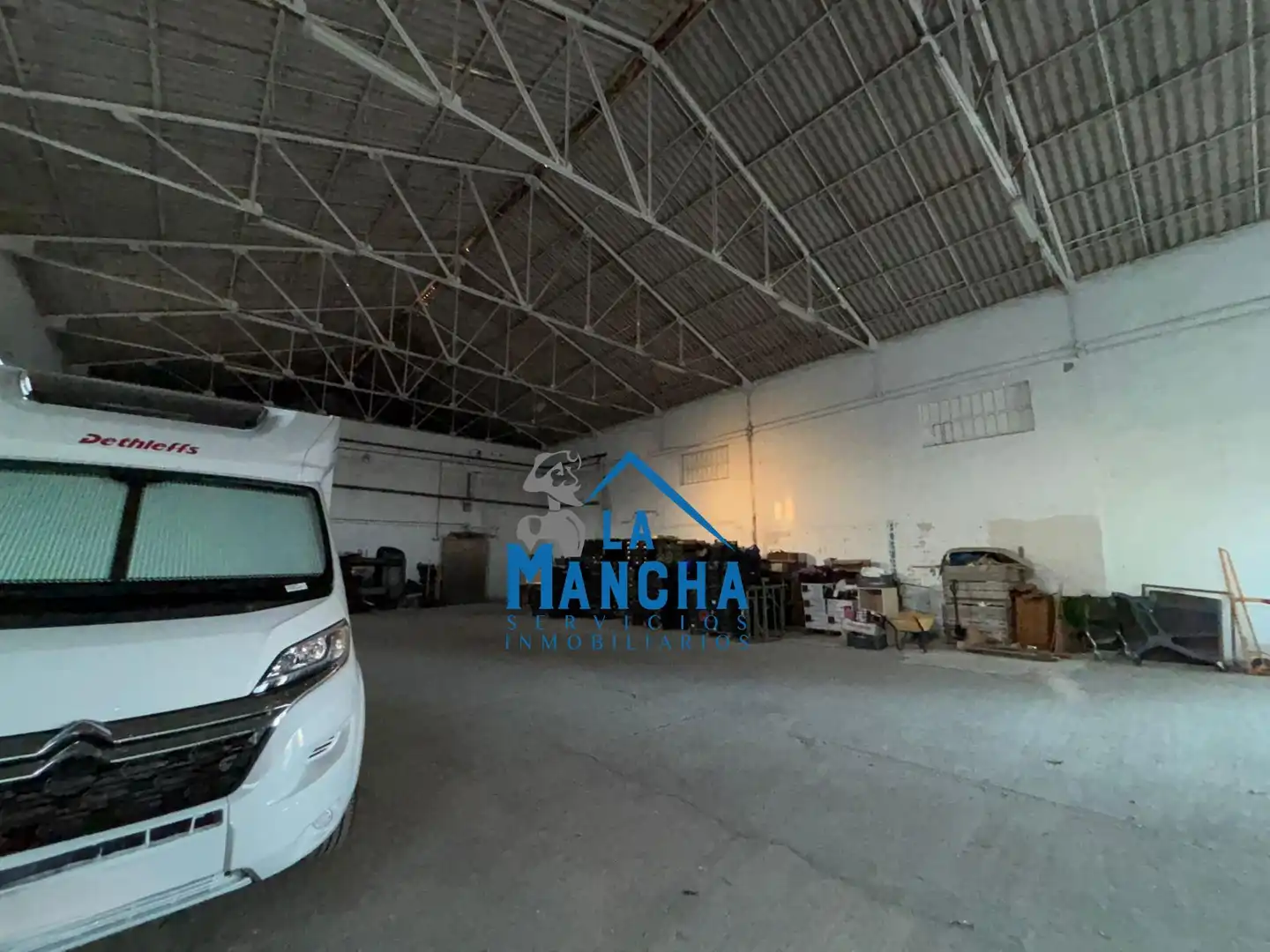 Parkplatz von Fabrikhallen zum Verkauf in Albacete