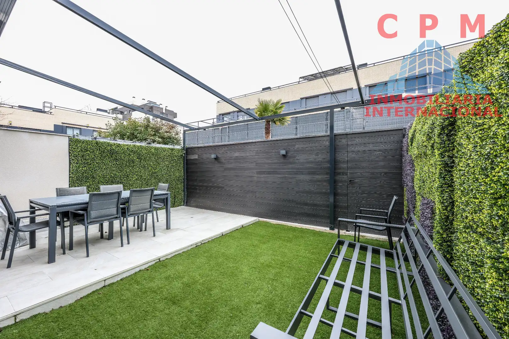 Terrasse von Einfamilien-Reihenhaus zur Miete in Madrid mit Klimaanlage, Heizung und Privatgarten
