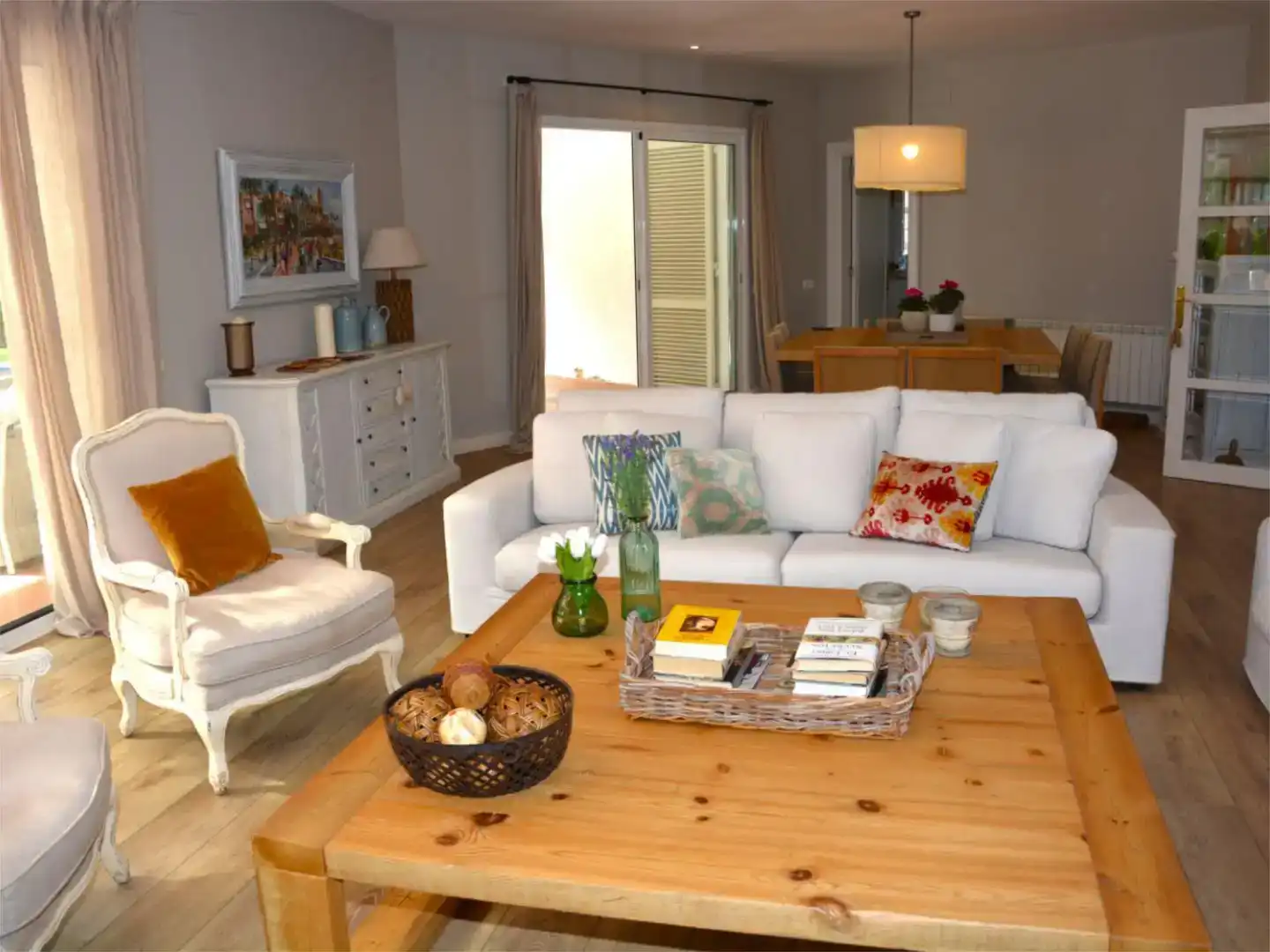 Sala d'estar de Casa o xalet de lloguer en Sitges amb Aire condicionat, Piscina i Balcó