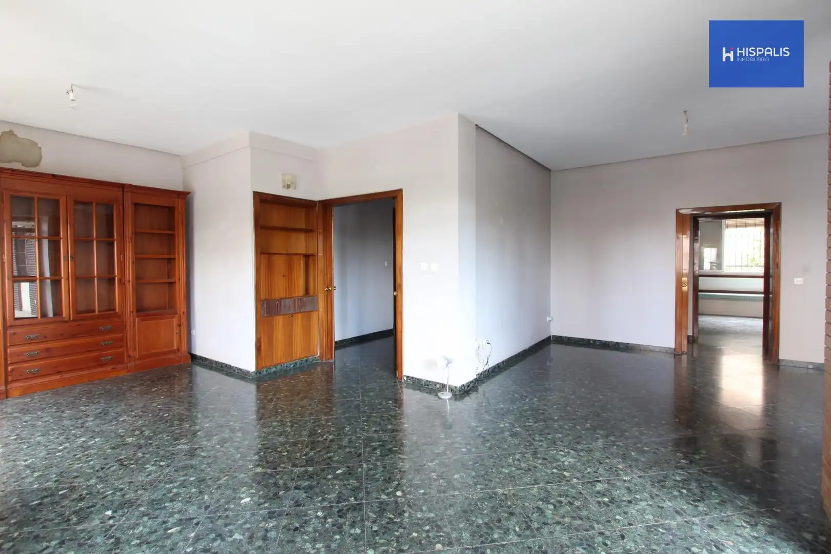 Wohnung zum Verkauf in Sevilla mit Klimaanlage und Terrasse