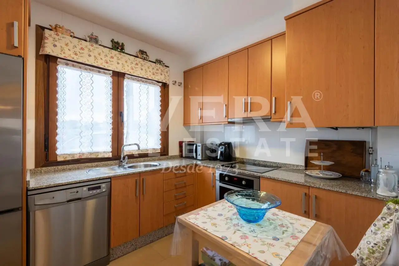 Cocina de Casa o chalet en venta en Sanxenxo con Calefacción, Jardín privado y Parquet