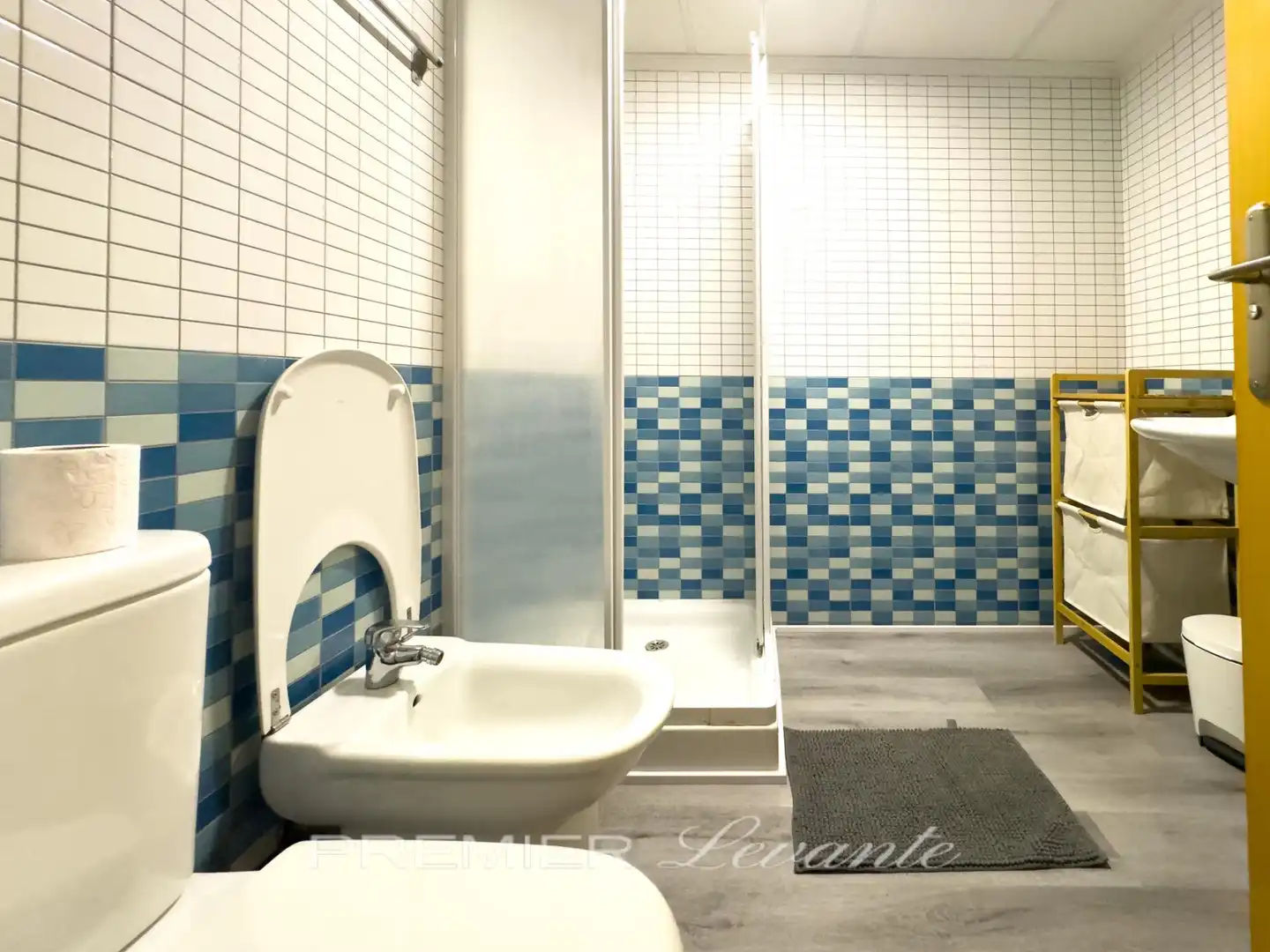Badezimmer von Wohnung zur Miete in Alicante / Alacant mit Klimaanlage, Terrasse und Abstellraum