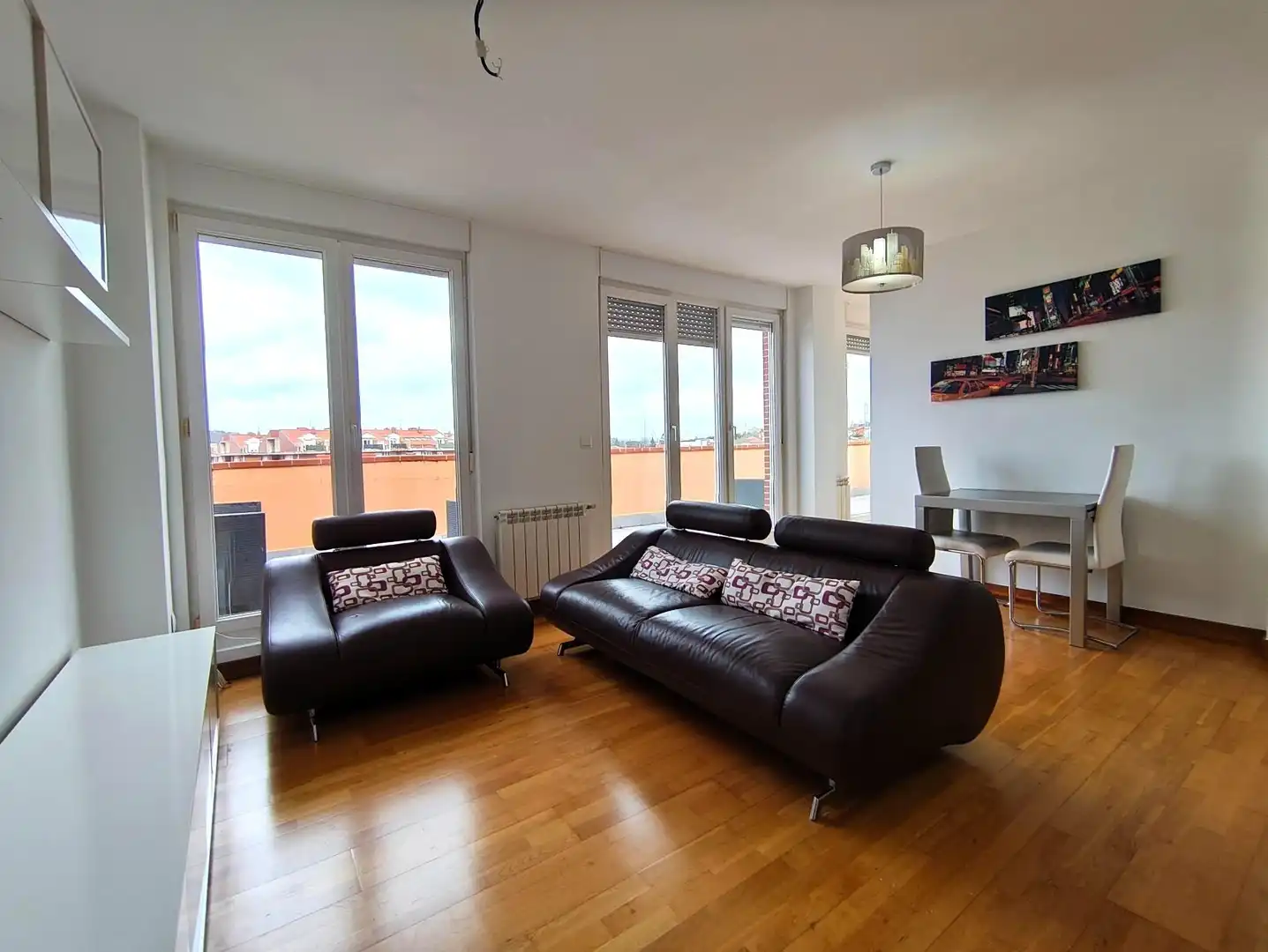 Sala d'estar de Apartament en venda en El Astillero   amb Calefacció, Terrassa i Piscina comunitària