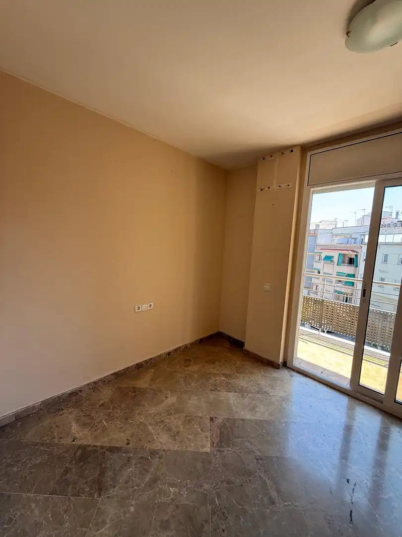 Habitación de Piso en venta en L'Hospitalet de Llobregat con Balcón