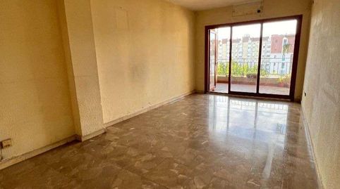 Foto 2 de Piso en venta en Avenida de Andalucía, Carranque - Haza Cuevas, Málaga Capital