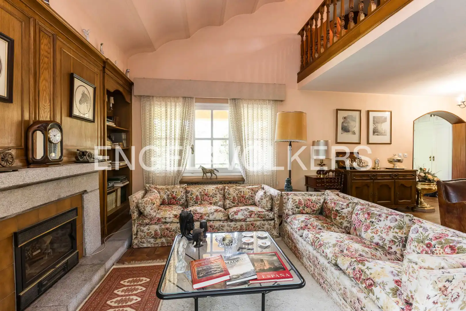 Sala d'estar de Casa o xalet en venda en Tres Cantos amb Calefacció, Jardí privat i Parquet