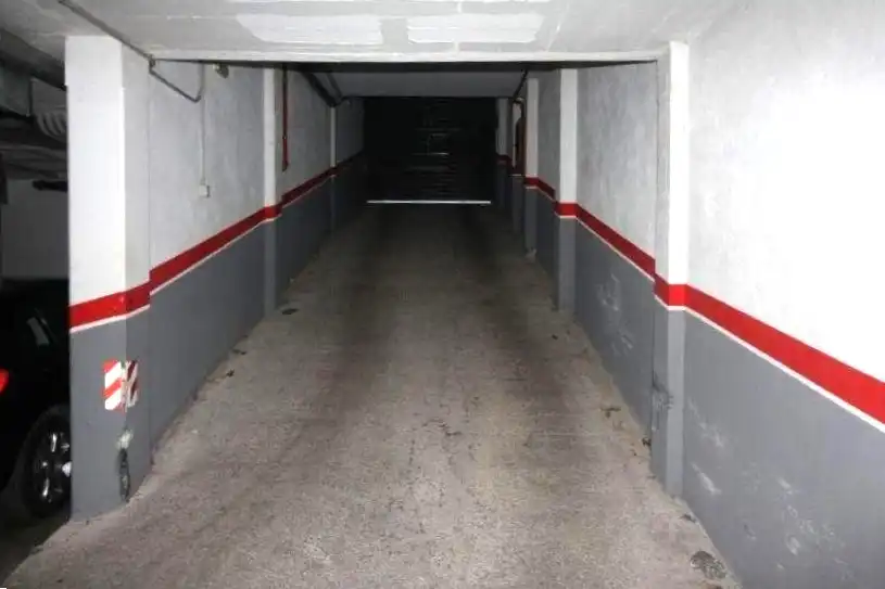 Einzelparkplatz zum Verkauf in Calle de Benviure, imagen 3