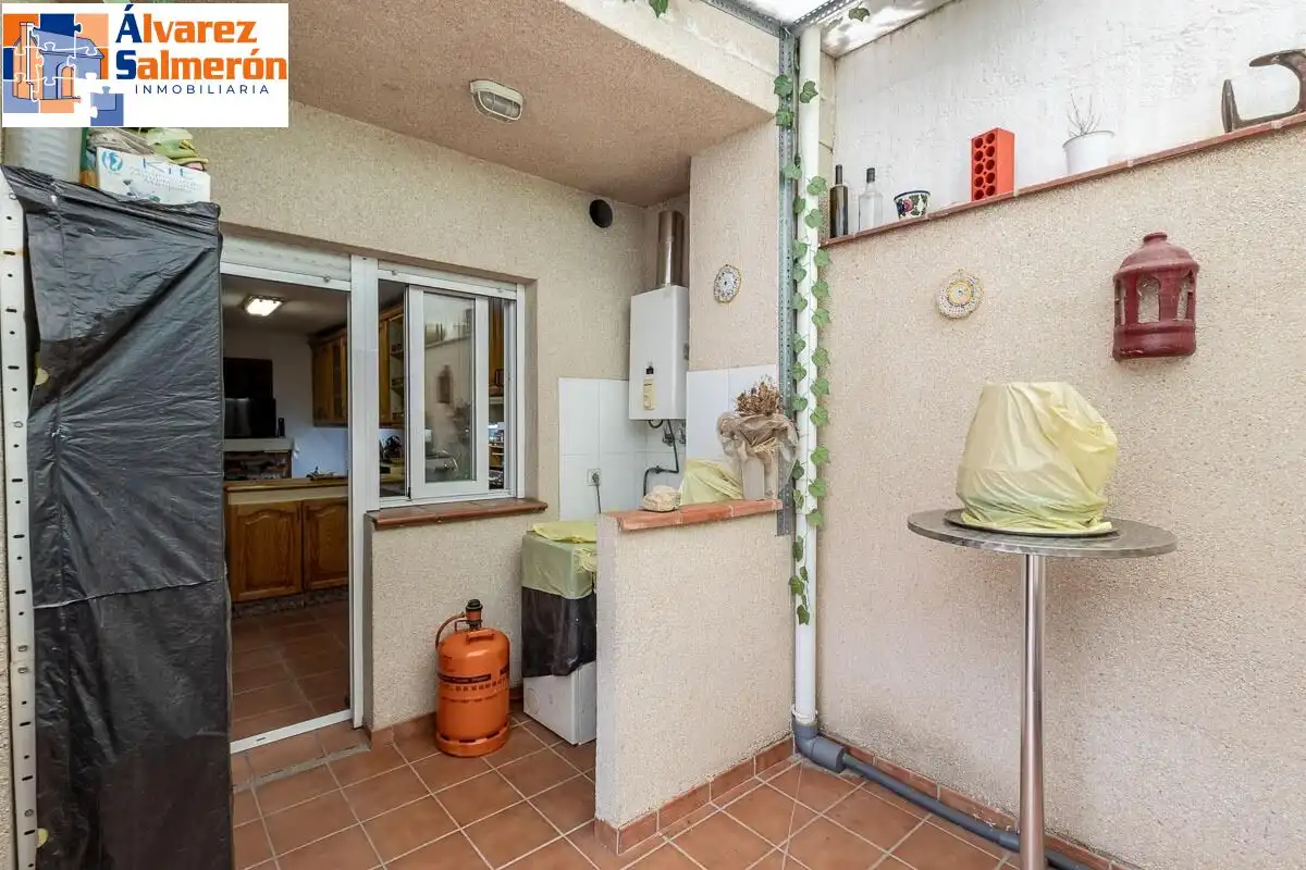 Casa aparellada amb terrassa en venda a Camino del Cementerio, imagen 11