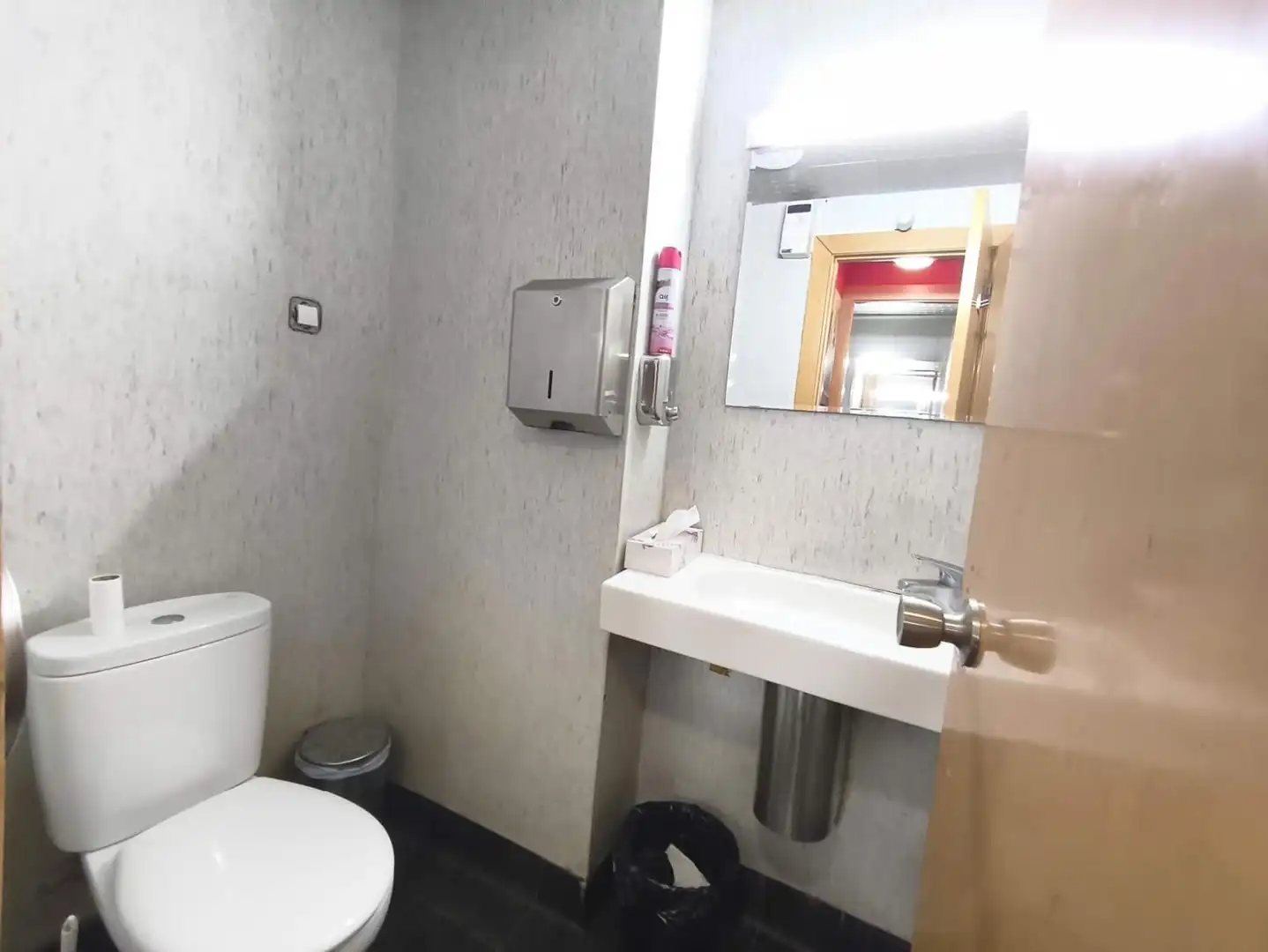 Business premises for transfer in Eixample, imagen 25