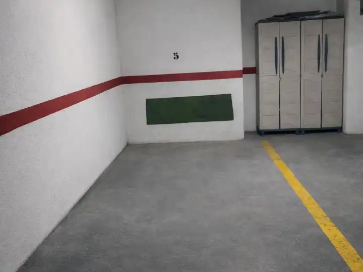 Parkplatz von Garage zur Miete in Valencia