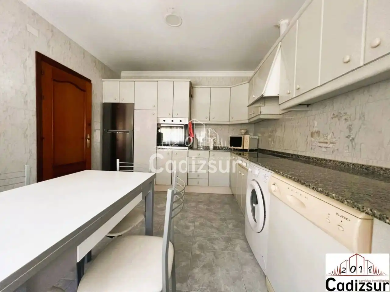 Küche von Wohnung zum Verkauf in Cádiz mit Klimaanlage und Terrasse