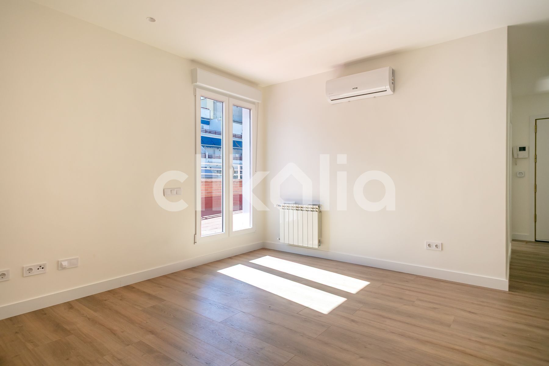 Bedroom of Attic for sale in  Madrid Capital  with Air Conditioner, Heating and Terrace