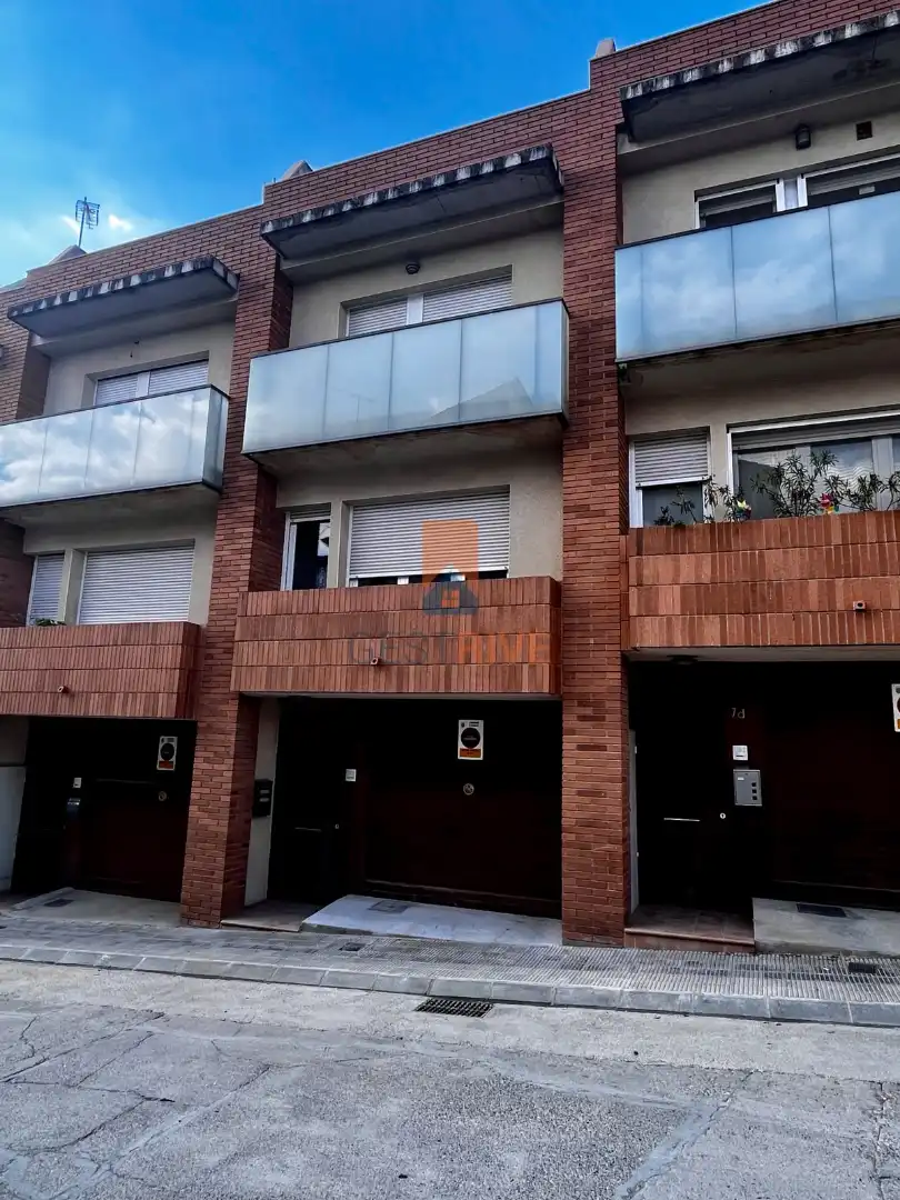 Adossat amb terrassa en venda a Carrer de la Costa dels Dipòsits