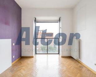 Bedroom of Flat for sale in  Madrid Capital  with Heating, Terrace and Furnished