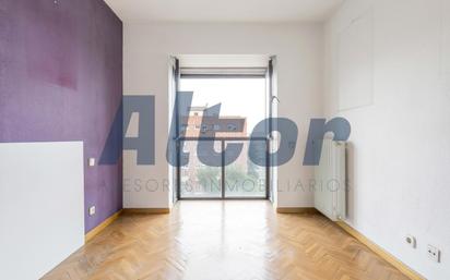 Bedroom of Flat for sale in  Madrid Capital  with Heating, Terrace and Furnished