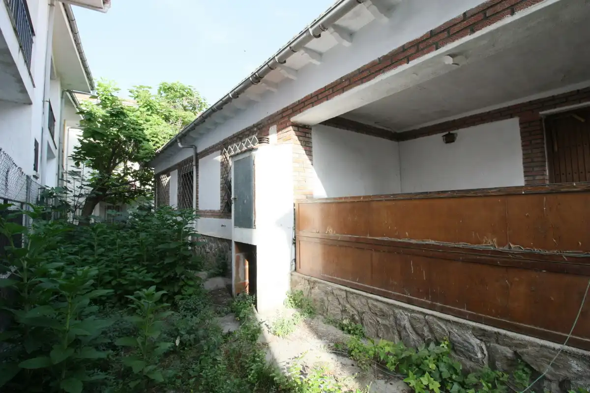 Vista exterior de Casa o xalet en venda en Lanzahíta amb Jardí privat