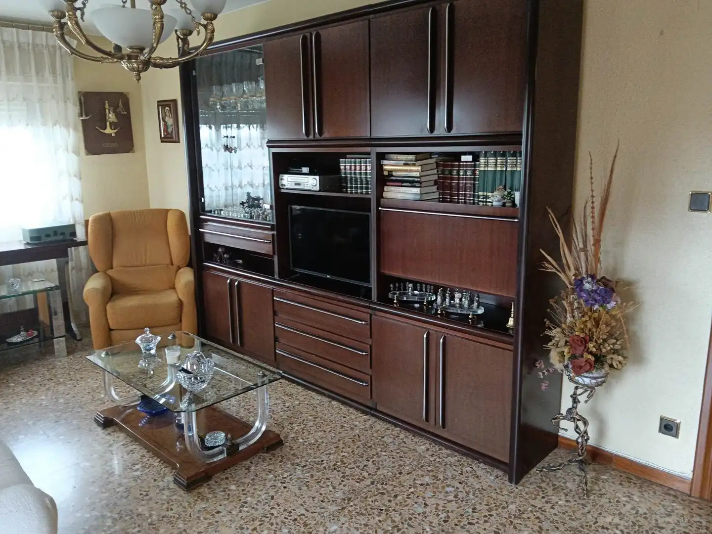 Living room of Flat for sale in Zaragoza  with Heating, Terrace and Furnished