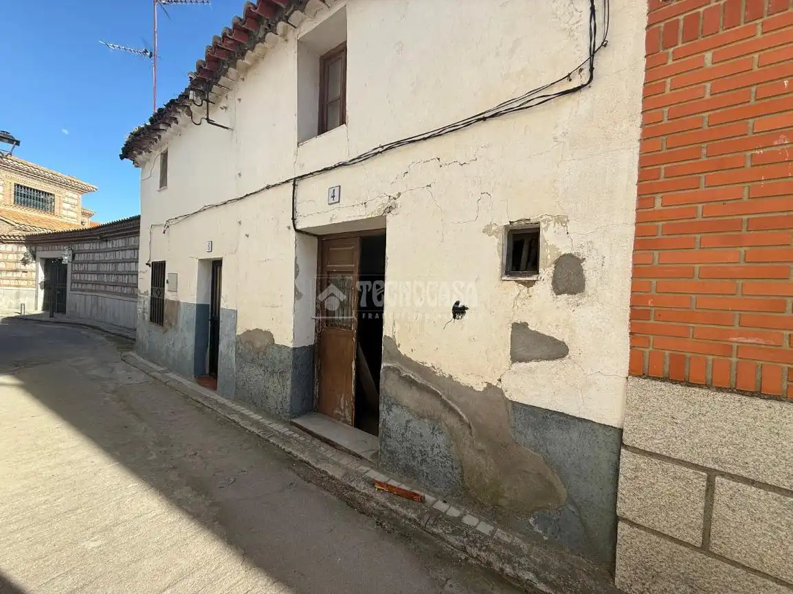 Casa adosada en venda a Almorox