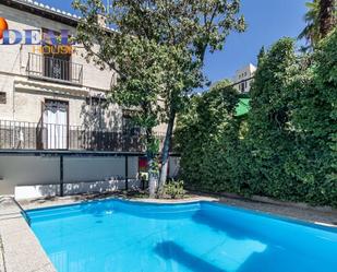 Vista exterior de Casa o xalet en venda en  Granada Capital amb Jardí privat, Terrassa i Piscina comunitària