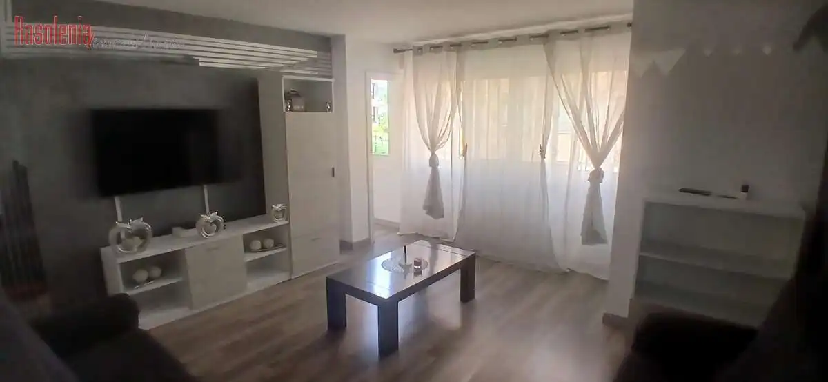Sala de estar de Piso en venta en Cambre  con Calefacción, Trastero y Amueblado