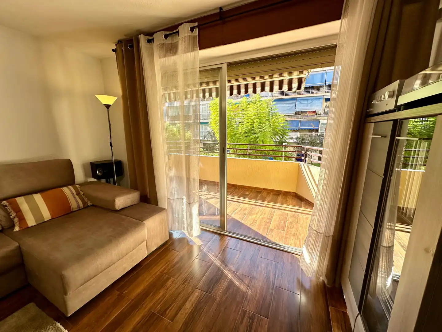 Sala de estar de Piso en venta en Alicante / Alacant con Aire acondicionado, Terraza y Amueblado