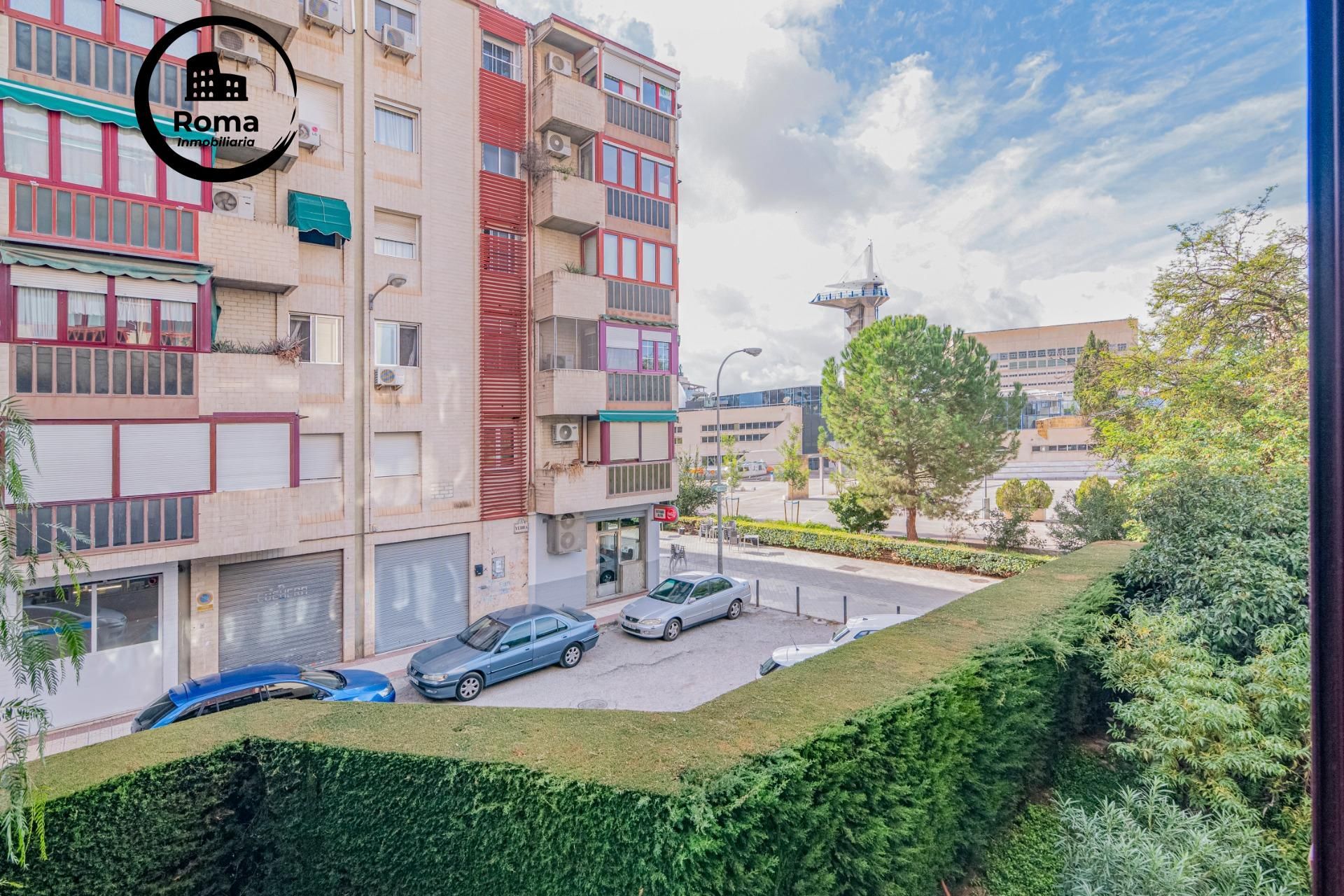 Vista exterior de Piso en venta en  Granada Capital con Calefacción