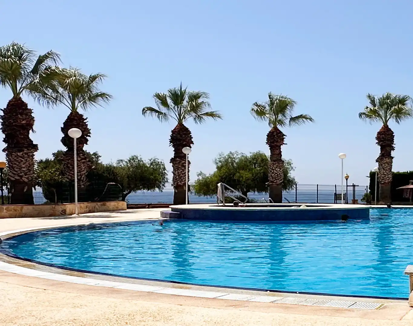 Piscina de Planta baixa en venda en Orihuela amb Aire condicionat, Jardí privat i Terrassa