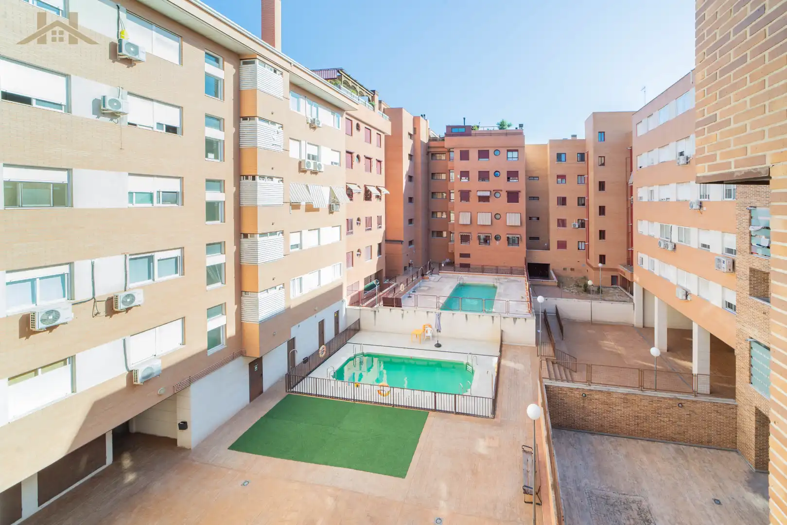 Piscina de Piso en venta en Parla con Aire acondicionado, Calefacción y Piscina comunitaria