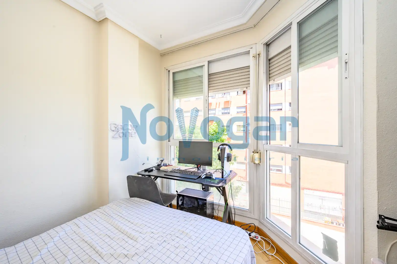 Bedroom of Flat for sale in Madrid  with Air Conditioner, Heating and Community pool