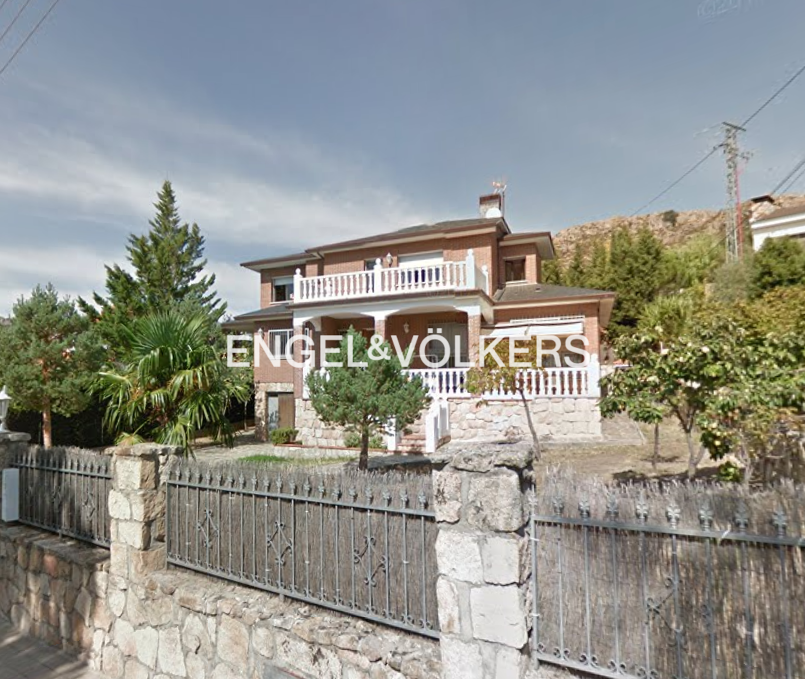 Exterior view of House or chalet to rent in Manzanares El Real  with Air Conditioner, Heating and Private garden