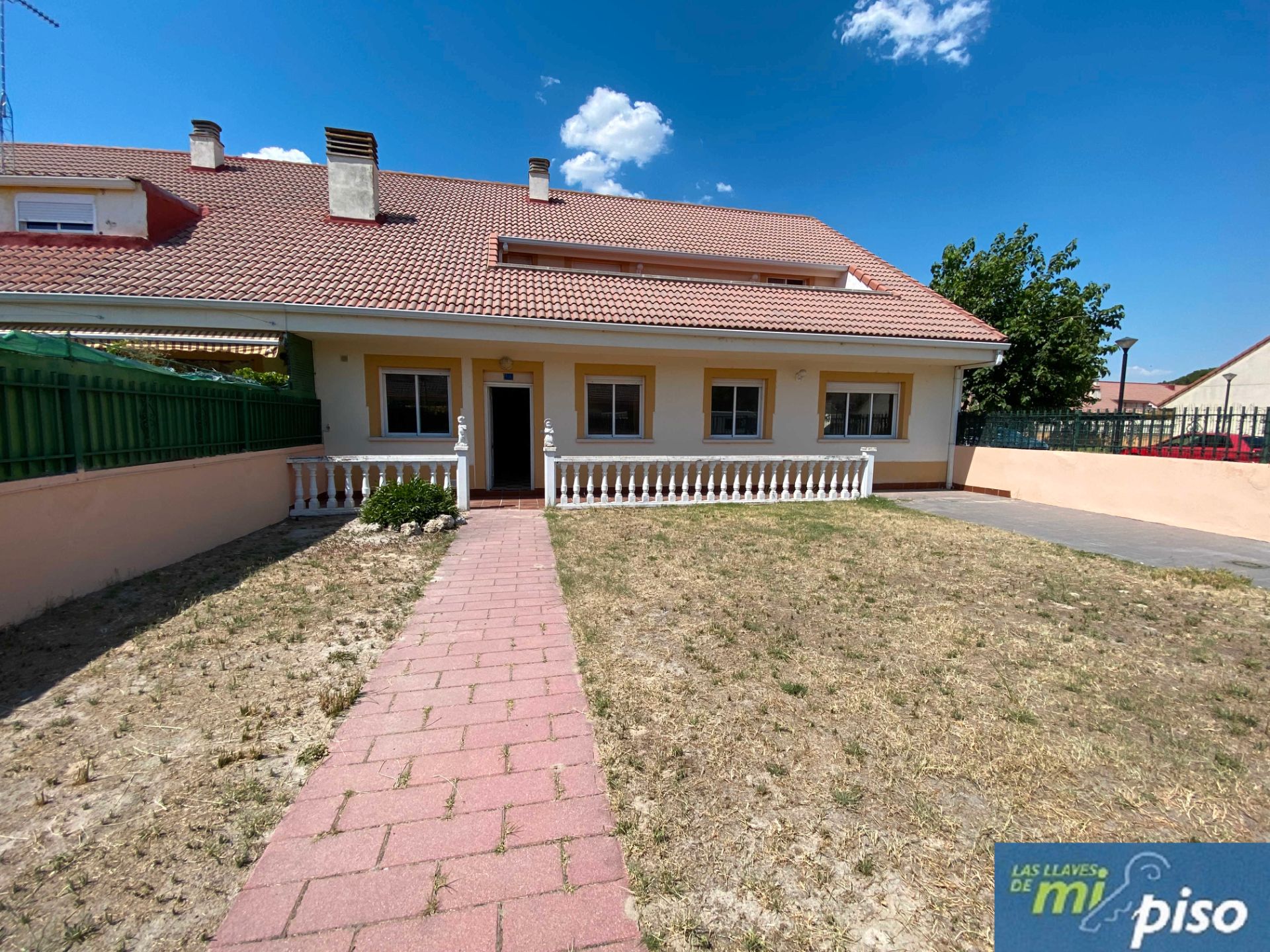 Exterior view of Single-family semi-detached for sale in Mojados  with Heating, Private garden and Terrace
