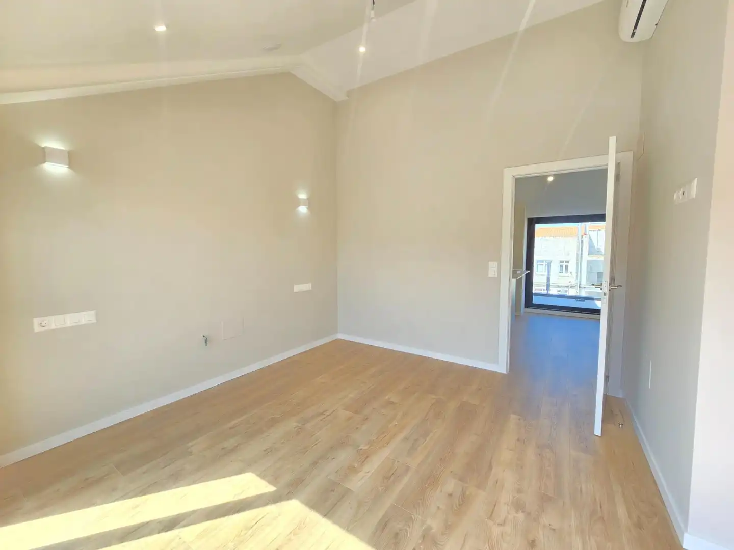 Sala d'estar de Àtic en venda en A Coruña Capital  amb Calefacció, Terrassa i Traster