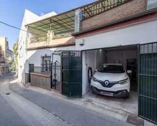 Vista exterior de Casa adosada en venda en  Granada Capital amb Calefacció, Terrassa i Traster