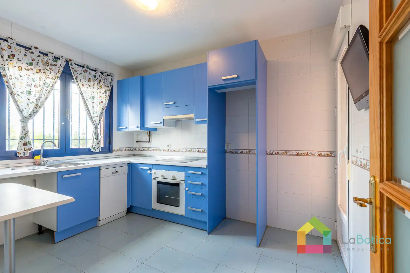 Cocina de Casa adosada en venta en Burguillos de Toledo con Calefacción, Jardín privado y Terraza