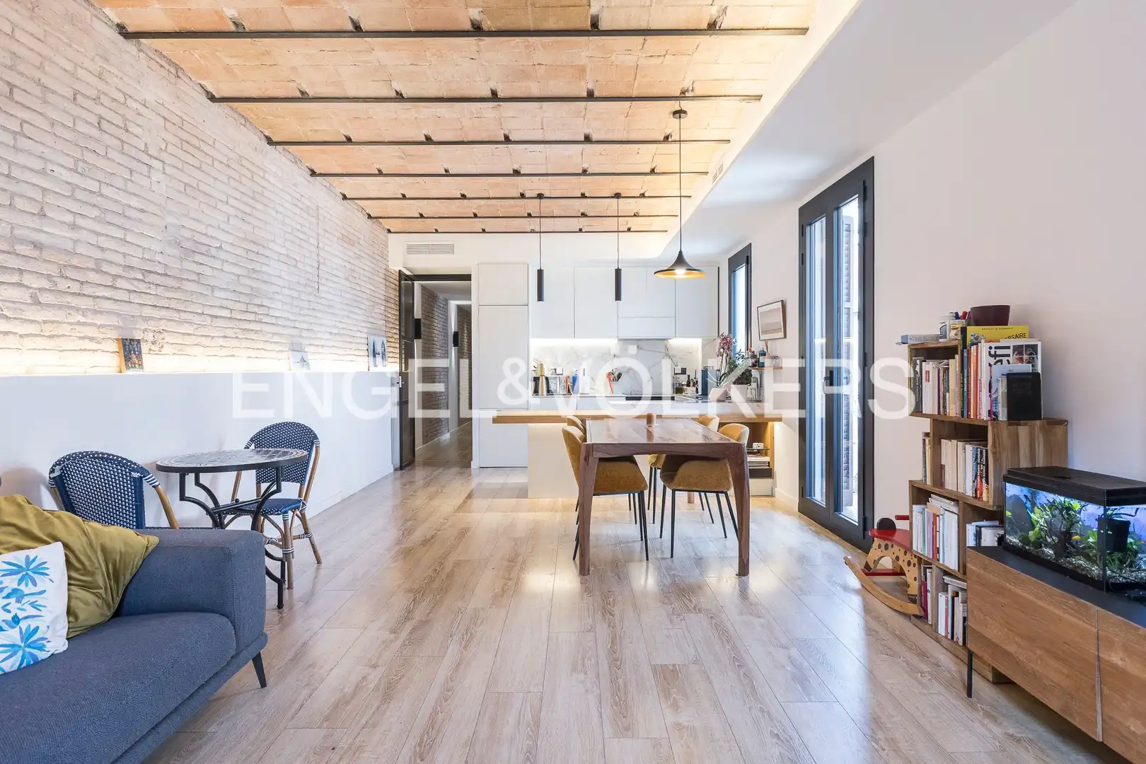 Exterior view of Flat for sale in Barcelona  with Air Conditioner, Heating and Balcony