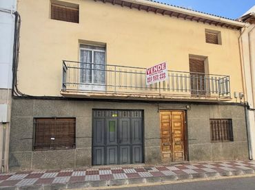 House with balcony for sale in Mancha Real