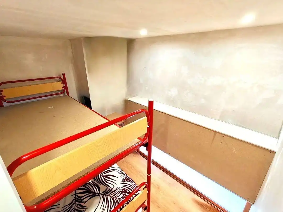 Ground floor for sale in Valencia  with Air Conditioner and Furnished