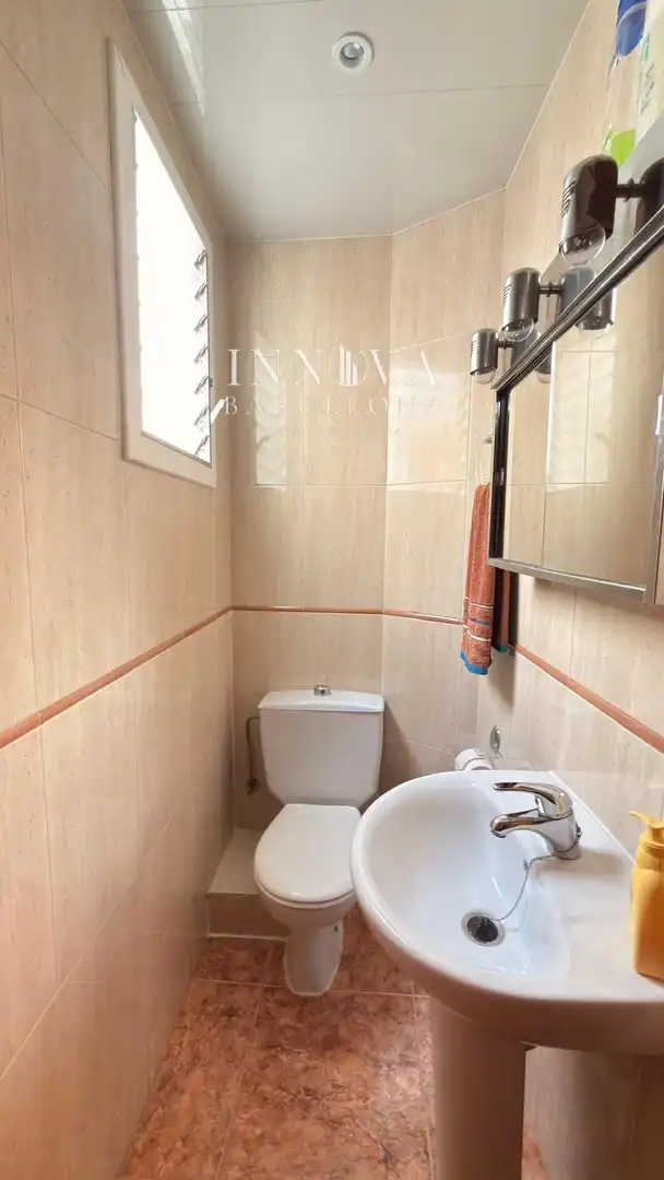 Badezimmer von Wohnung zum Verkauf in Barcelona mit Klimaanlage