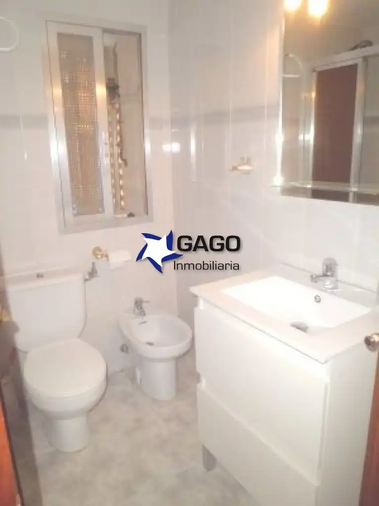 Bathroom of Flat for sale in Córdoba  with Air Conditioner, Heating and Terrace