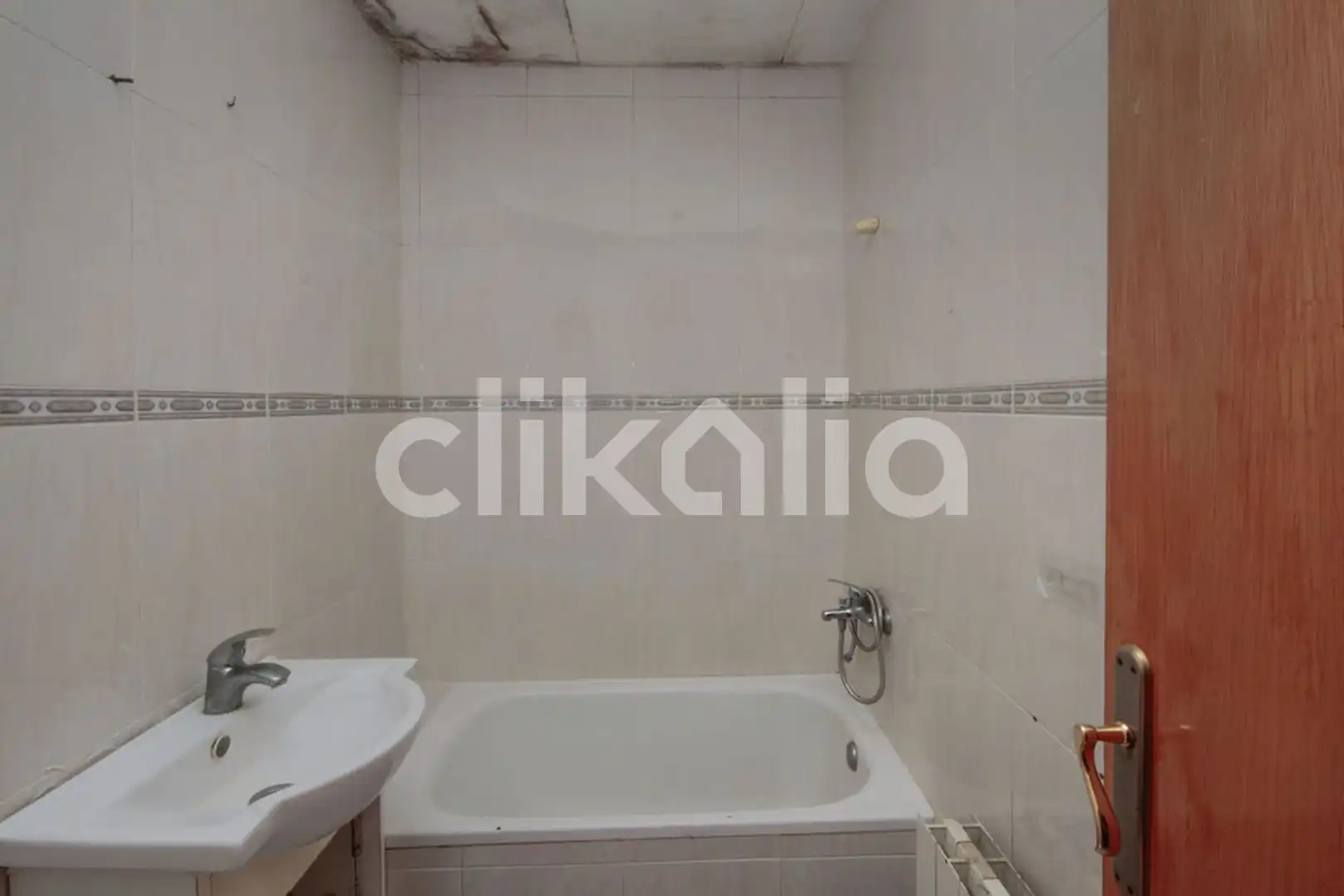 Badezimmer von Wohnung zum Verkauf in Sabadell mit Heizung