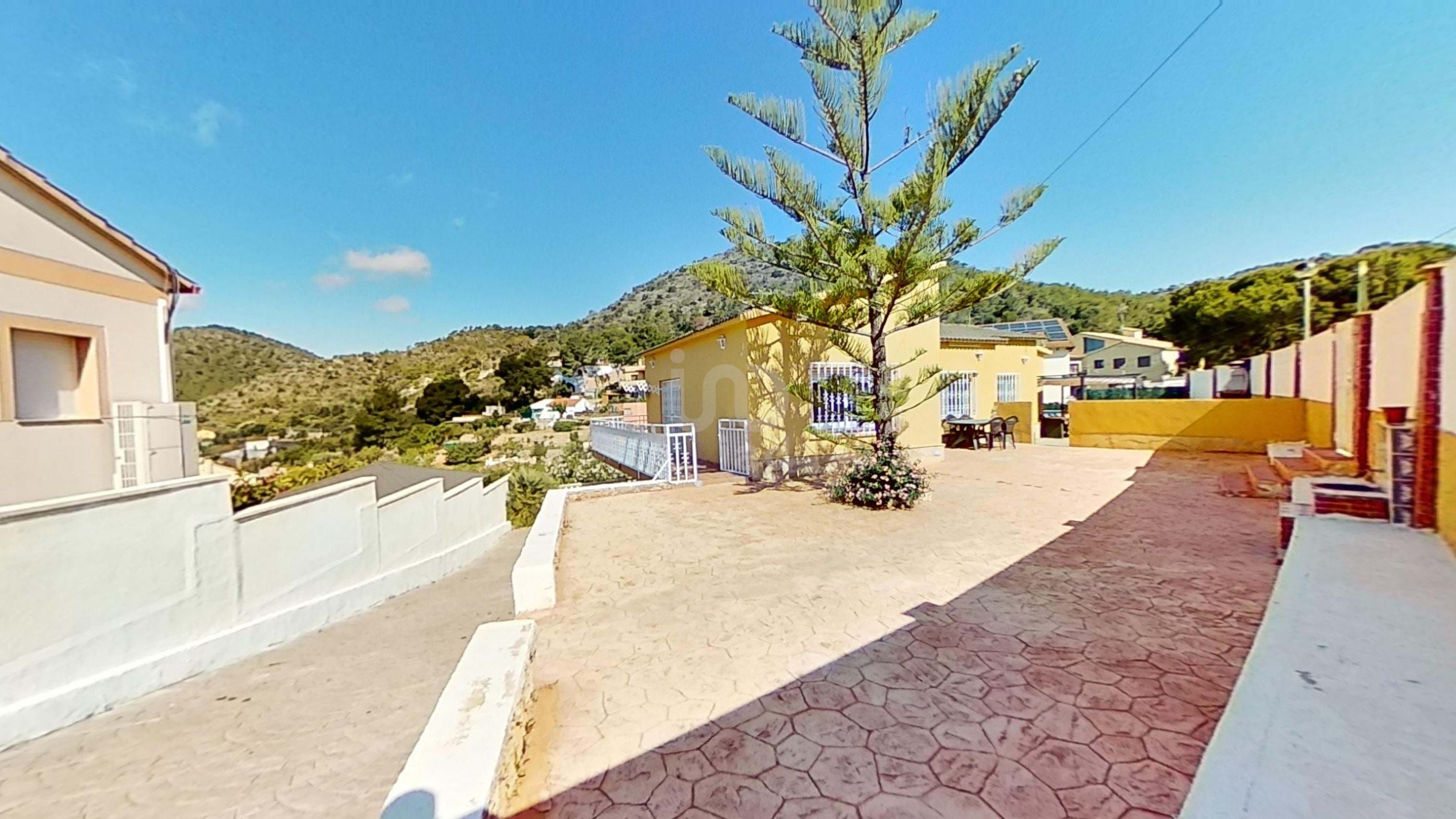 Vista exterior de Casa o xalet en venda en El Vendrell amb Aire condicionat, Terrassa i Piscina