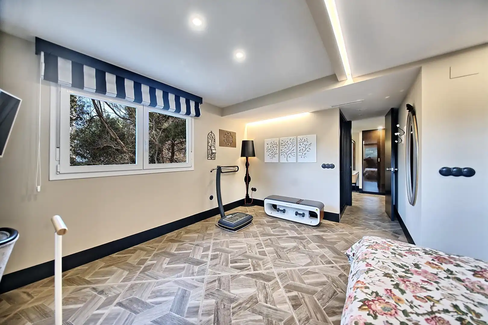 Ground floor for sale in Valencia  with Air Conditioner, Heating and Alarm