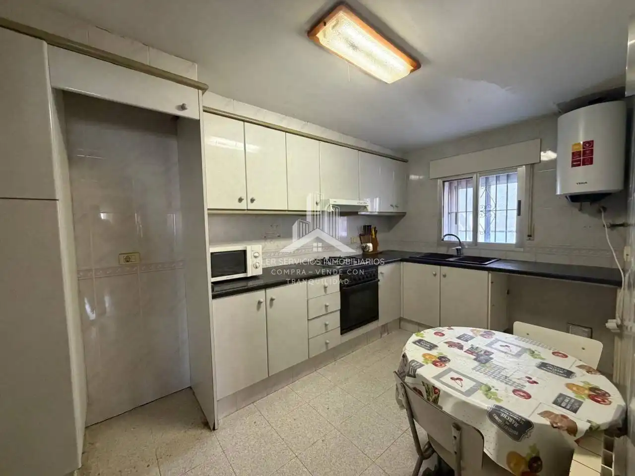 Cuina de Casa o xalet en venda en Castellón de la Plana / Castelló de la Plana amb Aire condicionat, Terrassa i Moblat